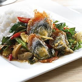 ไข่เยี่ยวม้ากะเพรากรอบ ราดข้าว ไข่เยี่ยวม้ากะเพรากรอบ ราดข้าว